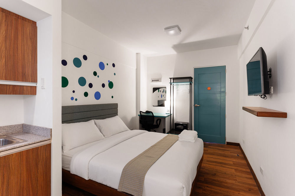 H Hotels - Metro North Uno Кесон-Сити Экстерьер фото